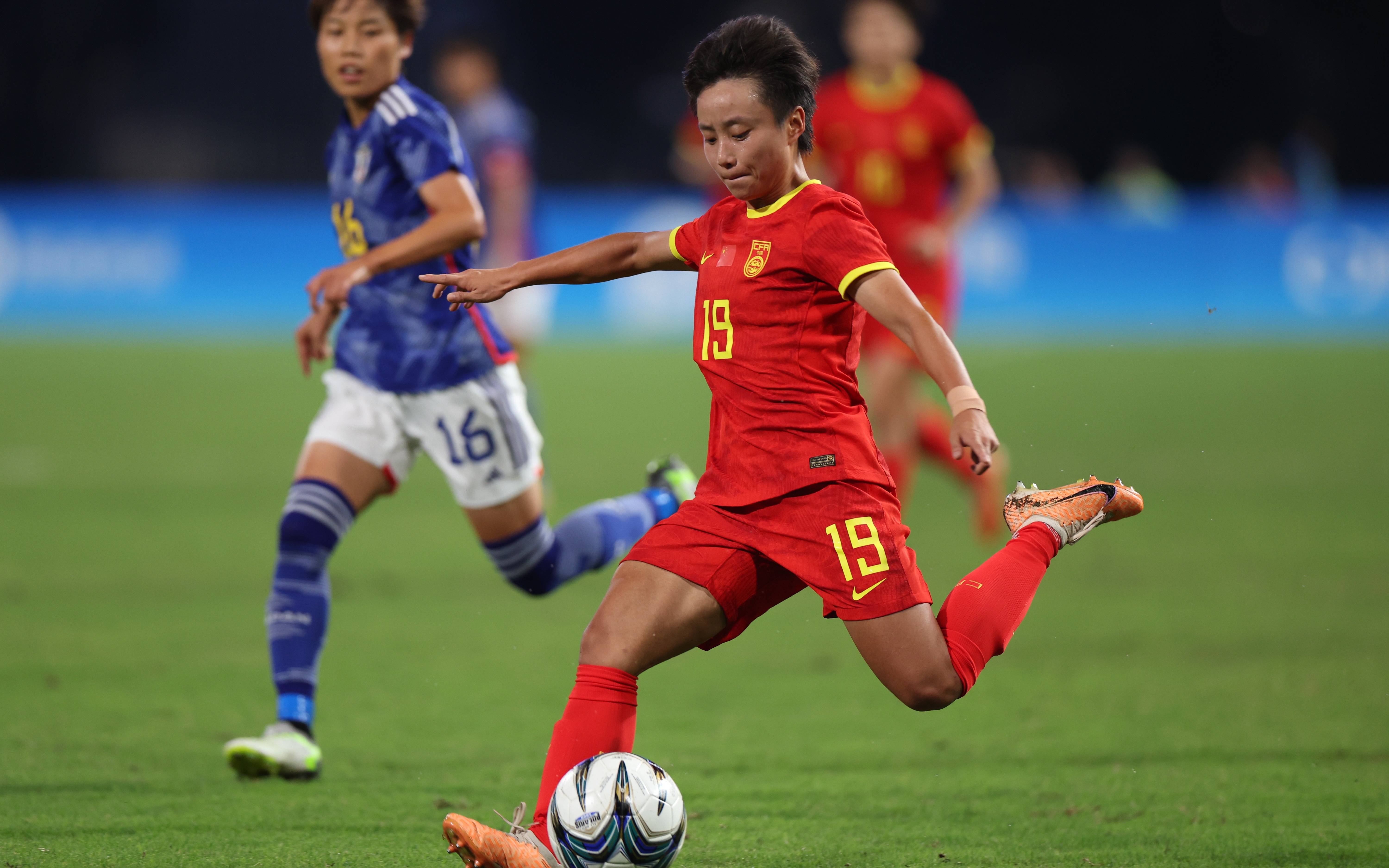 中国女足球员开启国际足球赛最后冲刺